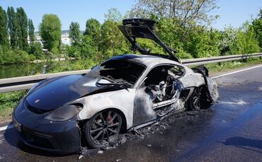 Porsche Stuttgart Brand brennt B10 B 10_0
