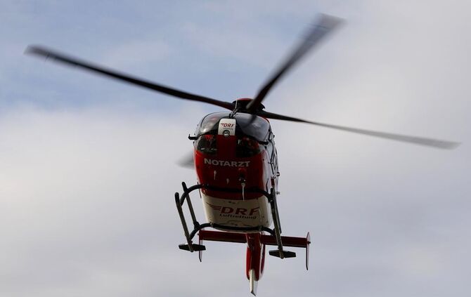 Unfall Waldrems B14 Nellmersbach Rettungshubschrauber_1