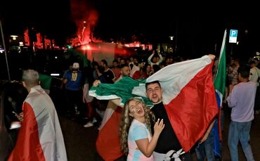 Italien gewinnt die Fußball EM Europameisterschaft gegen England - Szenen aus Fellbach  Print bitte AGENTUR-Kanal!