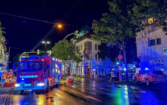Dachstuhlbrand, Cannstatter Ecke Schorndorfer Str., Fellbach, 30.05.2024.