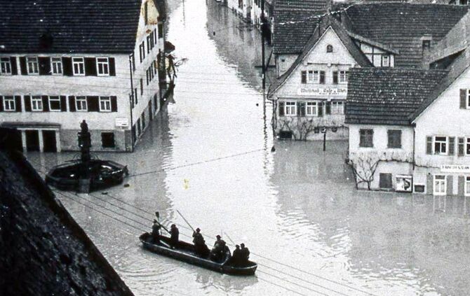 hochwassser 1956 in winterbach: ortsmitte unter wasser