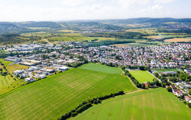 Luftbild: Mahdäcker III; Leutenbach-Nellmersbach, 23.06.2022.