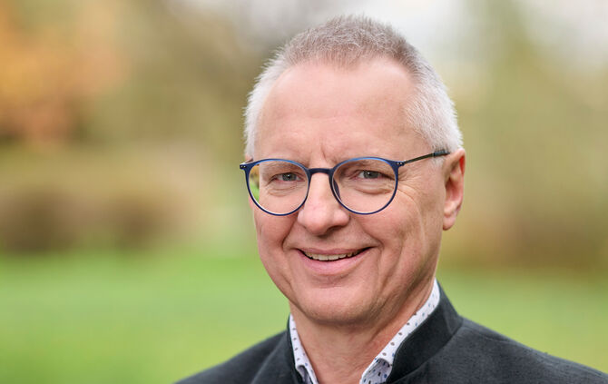 Dr. Peter Beck