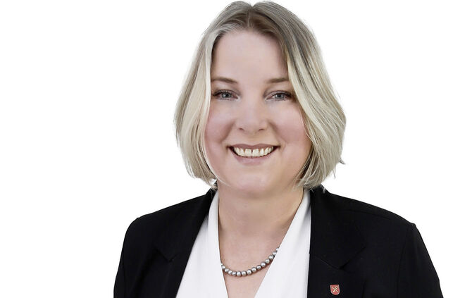 Dr Astrid Loff FW
