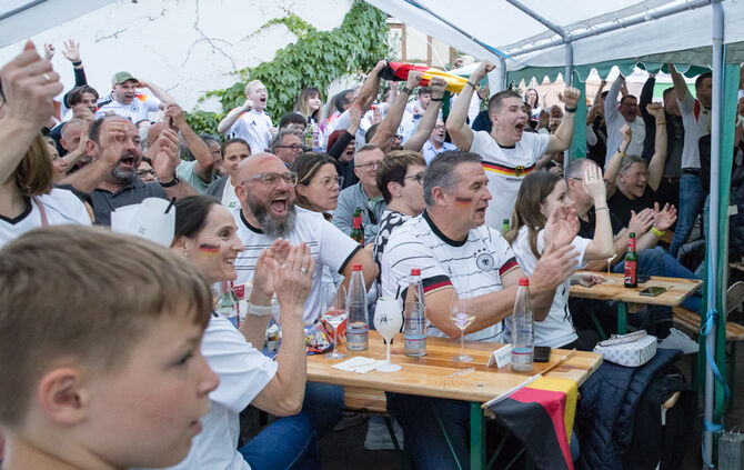 Fußball EM 2024: Public Viewing im Weingut Kuhnle, Weinstadt-Strümpfelbach, 14.06.2024.
