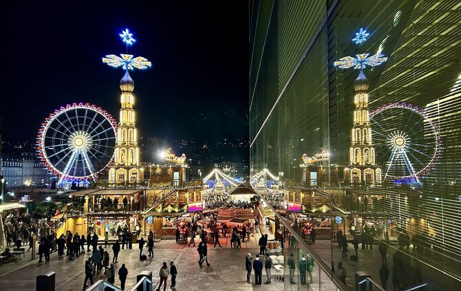 Weihnachtsmarkt Stuttgart 2023 Schlossplatz Symbol Symbolfoto Symbolbild