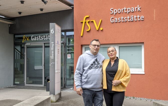 Die neuen Pächter des fsv Gaststätte am Sportpark Waiblingen: v.l. Nermin und Amela Bravo, 17.06.2024.