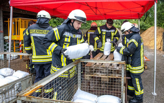 Hochwasserlage: Sandsackbefüllung auf dem Bauhof Leutenbach, 01.06.2024.