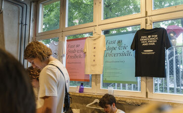 Demokratie feiern e.V. wird auch mit einem Stand auf dem Marienplatzfest vor Ort sein.