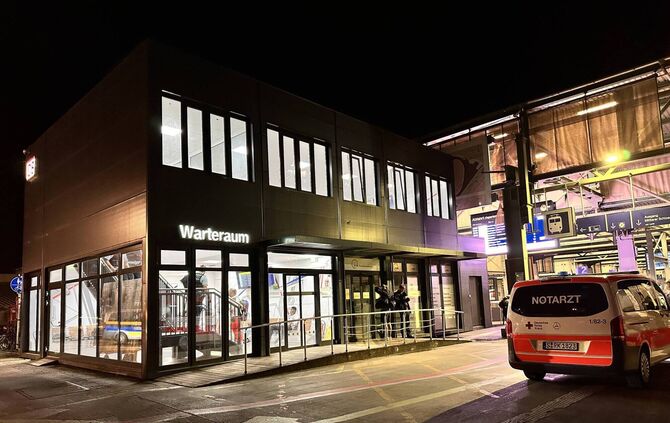 Messerattacke im DB Warteraum am Hauptbahnhof Stuttgart - 2 Reisende schwer verletzt