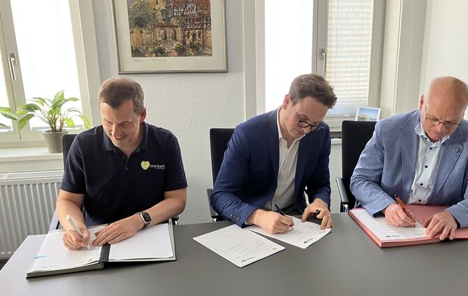 Unterzeichnung Vertrag Glasfaserausbau