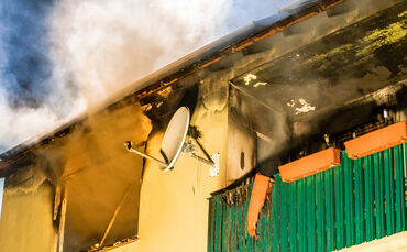 Wohnhausbrand gelöscht - Bild 30_0