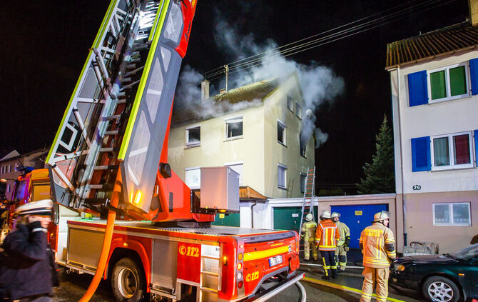 Wohnhausbrand gelöscht - Bild 09_3