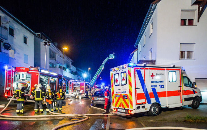 Wohnhausbrand gelöscht - Bild 15_7