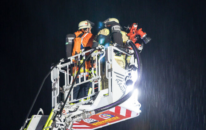 Wohnhausbrand gelöscht - Bild 12_8