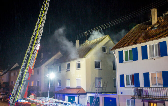 Wohnhausbrand gelöscht - Bild 27_10