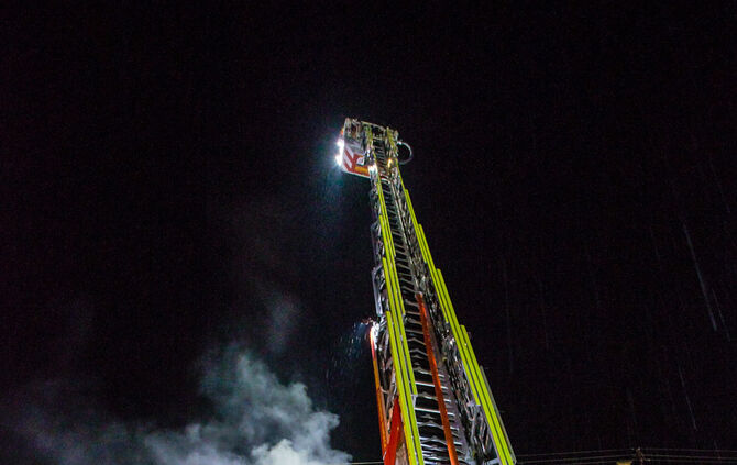 Wohnhausbrand gelöscht - Bild 14_19