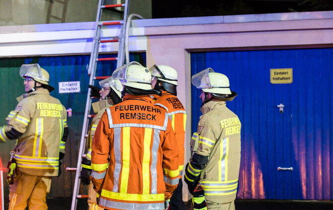 Wohnhausbrand gelöscht - Bild 08_21