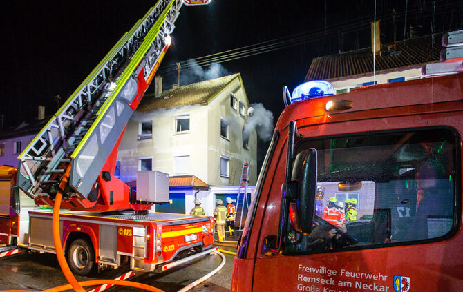 Wohnhausbrand gelöscht - Bild 05_22
