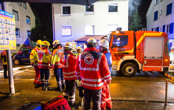 Wohnhausbrand gelöscht - Bild 02_23