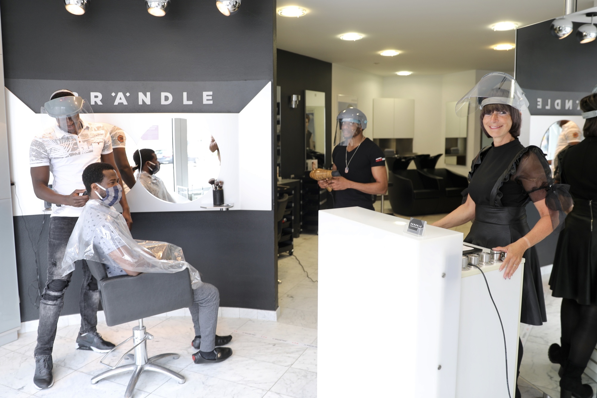 Friseur Montags Geöffnet In Der Nähe Corona ändert die Arbeit der Friseure in Winnenden - Am Montag Start