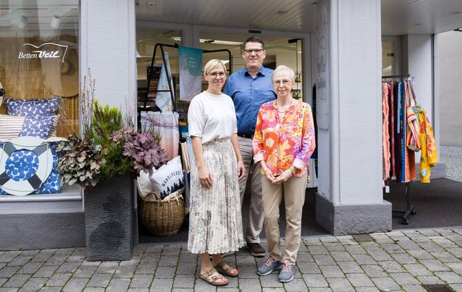 Betten-Veil in neuen Händen: Roland und Ines Veil haben das Geschäft an Mareike Pisall übergeben, Schorndorf, 11.07.2024.