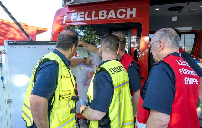 Gemeinsame Übung der Feuerwehren Fellbach, WN-Hgenach und Stuttgart-Sommerrain: Waldbrand bei Fellbach-Oeffingen, 14.07.2023.