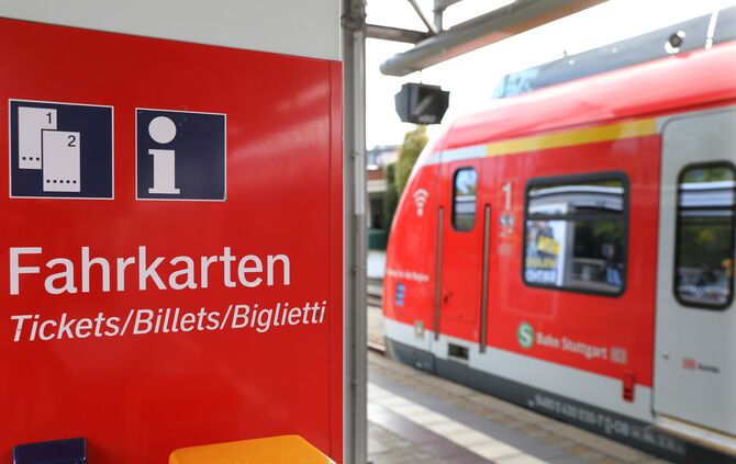 Fahrkarten S-Bahn Bahnhof