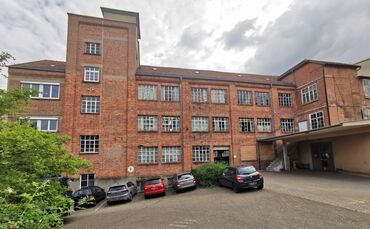 Mauersegler im Gebäude Diakonie Stetten Oppenländer Straße