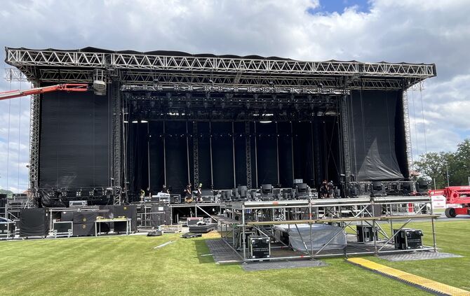 Bühne Berg-Heimspiel