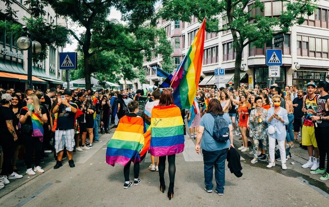 christian-lue-zKSNjxaKkQk-unsplash