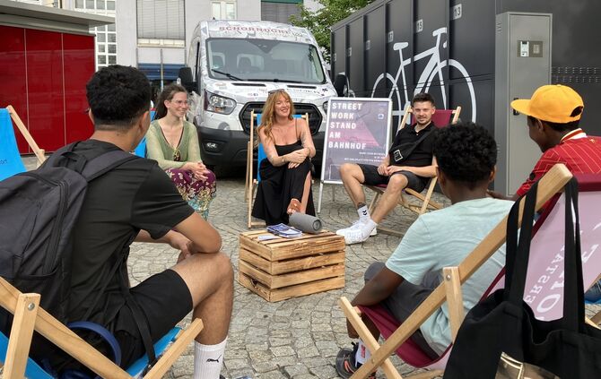 Street Work Stand am Bahnhof der Mobilen Jugendarbeit, Jugendzentrum Hammerschlag, Drogenhilfe Horizont