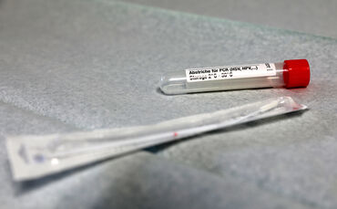 Coronatest Corona Schnelltest Symbolfoto
