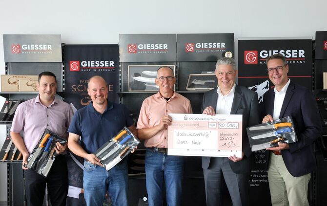 Spendencheckübergabe