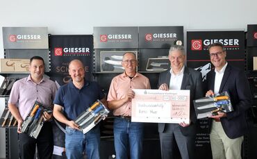 Spendencheckübergabe