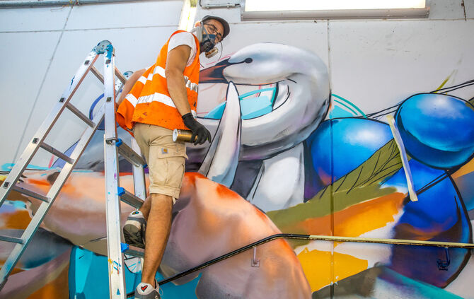 Fußgängerunterführung beim Bahnhof in Plüderhausen wird vom Graffiti-Künstler Christoph Jaroo Ganter neu gestaltet, 25.07.2024.
