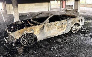 SCHON WIEDER: Trotz Festnahme eines Brandstifters brennt heute Nacht erneut ein Fahrzeug in Parkhaus