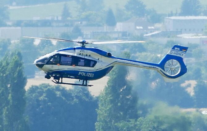 Polizeihubschrauber Symbolfoto Symbolbild Symbol Polizei Blaulicht