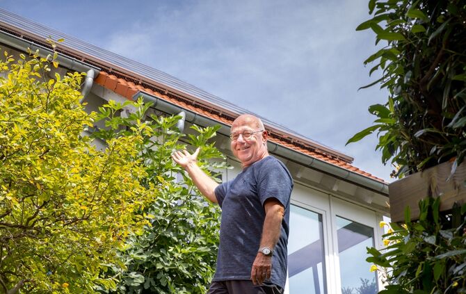 Heinz-Peter Oldenbürger hat als einer der Ersten die Förderung der Gemeinde von Dach-PV-Anlagen in Anspruch genommen, Leutenbach