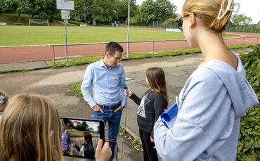 Erster Bürgermeister Peter Schäfer besucht die KinderKreativWochen in der Gemeindehalle Neustadt, Waiblingen, 21.08.2024.