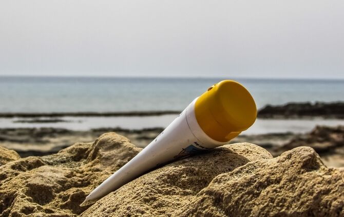 sonnencreme sonne sommer symbolfoto symbol symbolbild