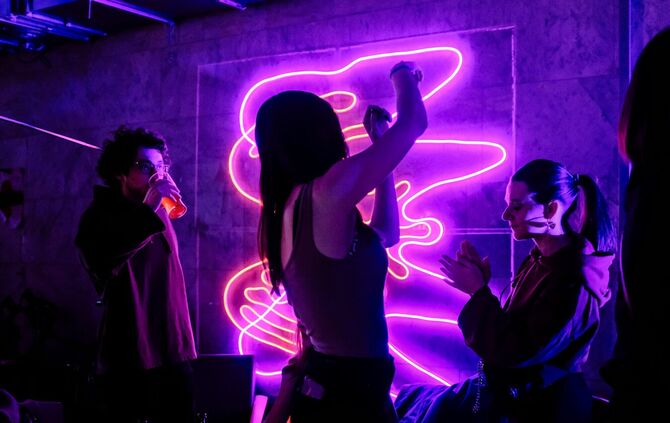 Party Feiern Nachtleben Symbolbild