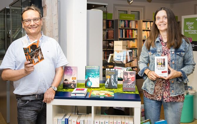 Lesetipps für den Sommer - Buchhändler und Inhaber der Buchhandlung Dietrich Kreh spricht Buchempfehlungen aus , Winnenden, 21.0