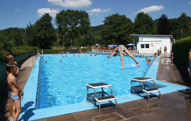 Urbach Freibad länger eröfnnet
