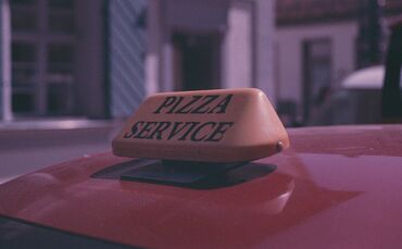 Pizza Lieferdienst Symbolbild