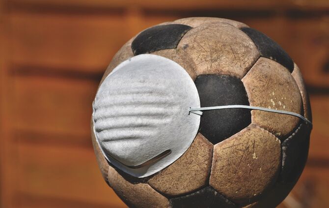 Fußball Corona Symbolbild