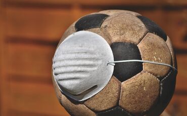 Fußball Corona Symbolbild