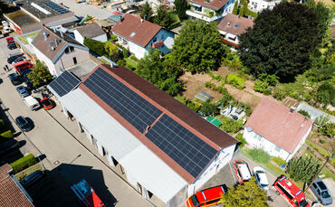 Luftbild PV-Anlage auf dem Dach des Feuerwehrgerätehaus Winterbach, 07.09.2024.