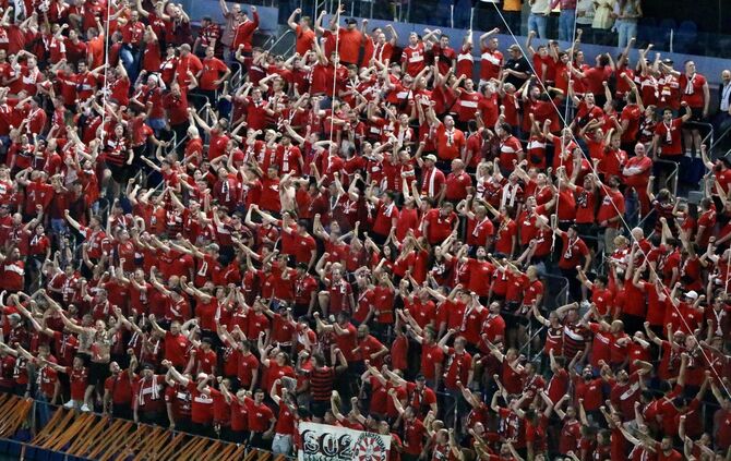 VfB-Fans während des Spiel bei Real Madrid
