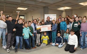 scheckuebergabe_limesgymnasium_m.metzger